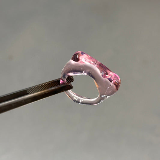 Anillo de vidrio cuadrado rosa