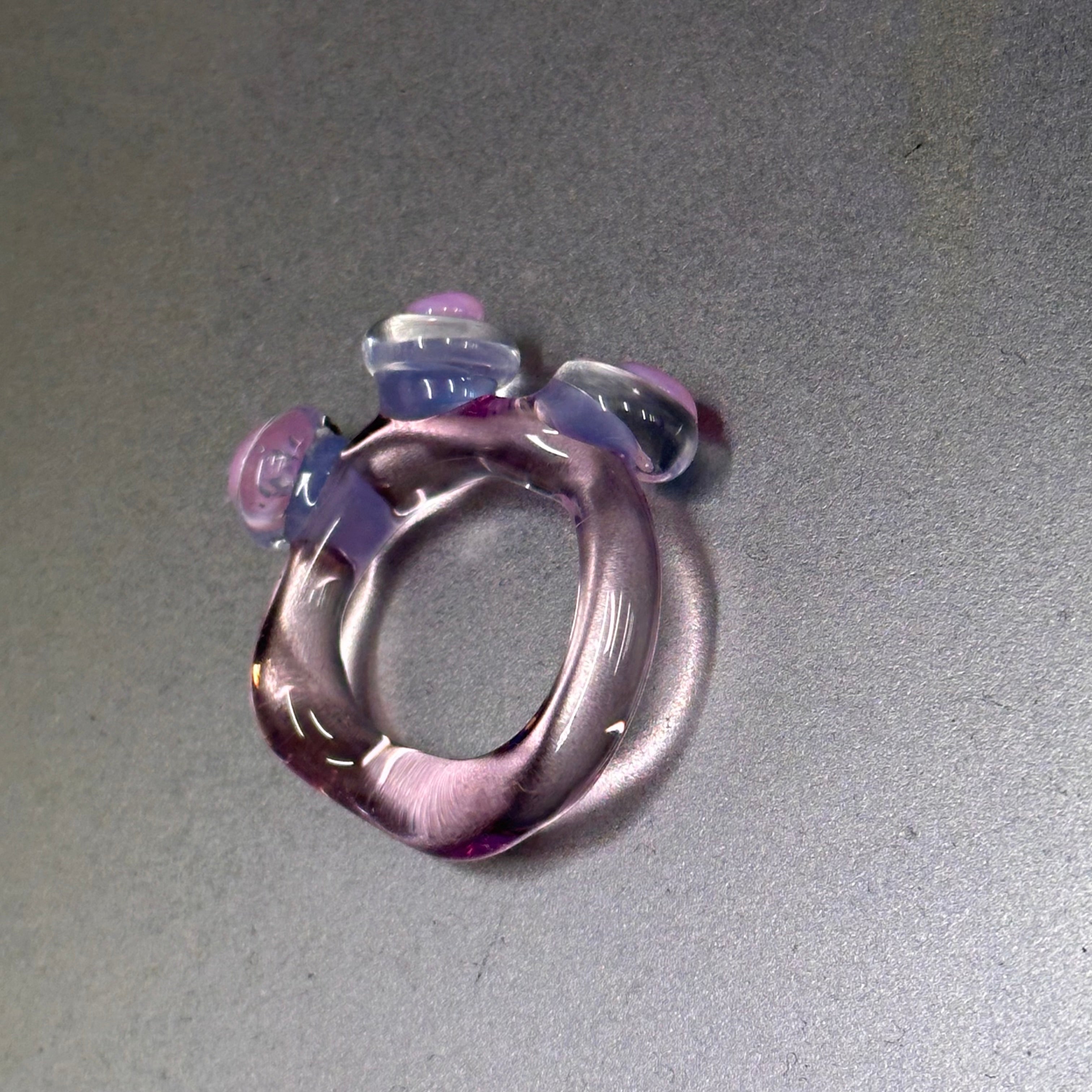 Anillo bolitas aplastadas
