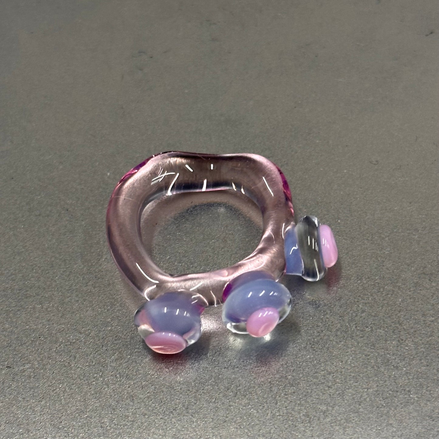 Anillo bolitas aplastadas