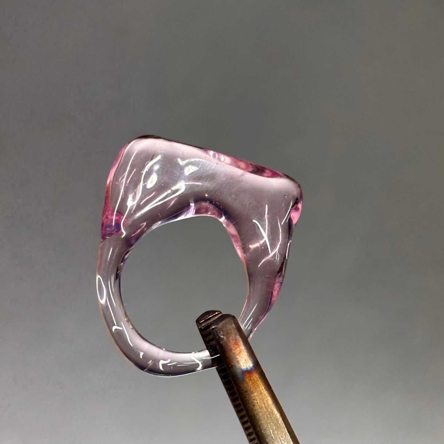 Anillo de vidrio cuadrado rosa