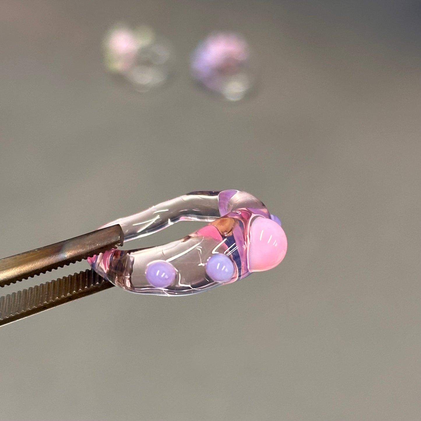 Anillo coronita rosa y morado