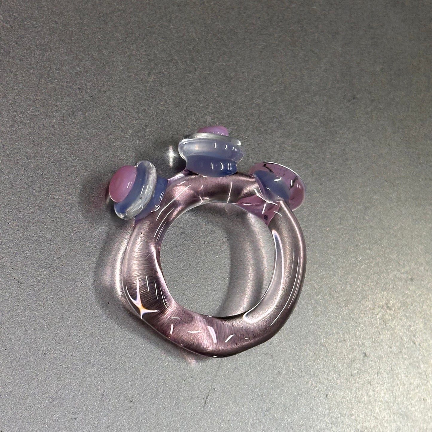 Anillo bolitas aplastadas