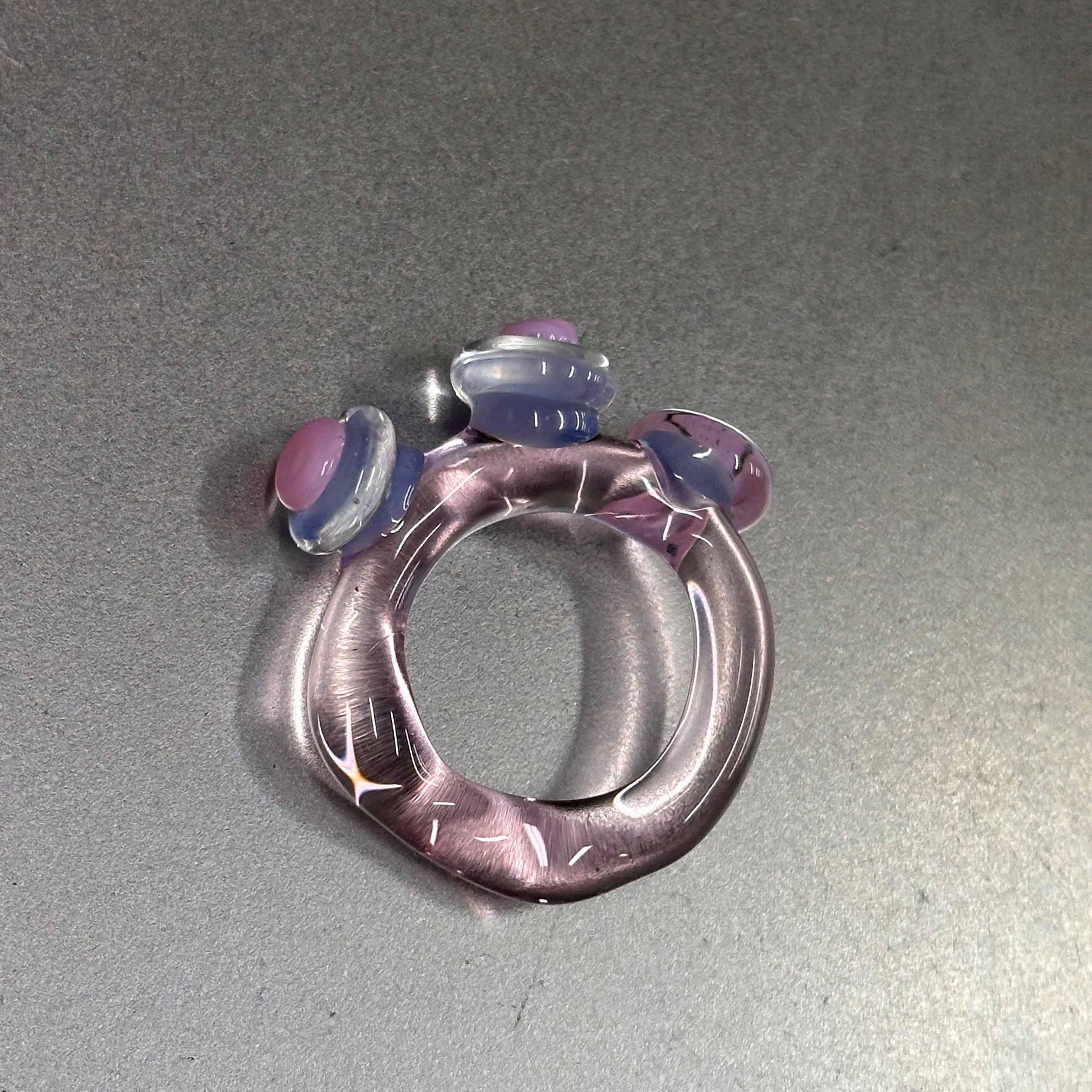 Anillo bolitas aplastadas