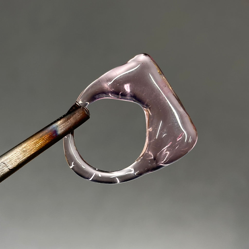 Anillo de vidrio cuadrado rosa