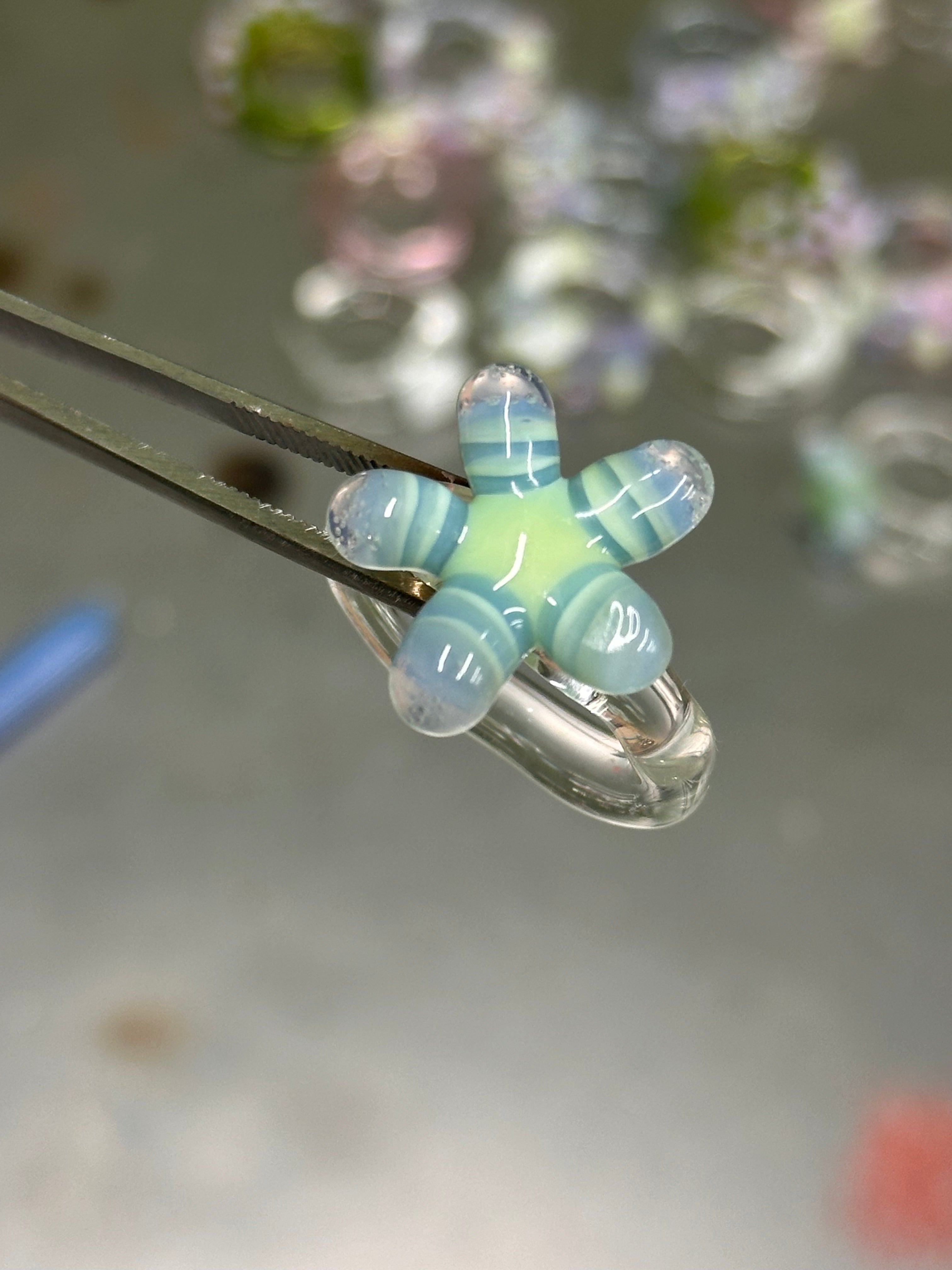 Anillo flor hippie