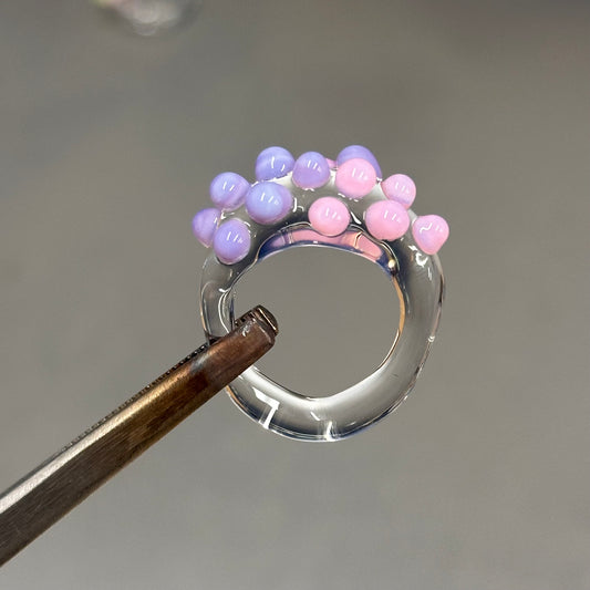 Anillo bolitas rosa y morado