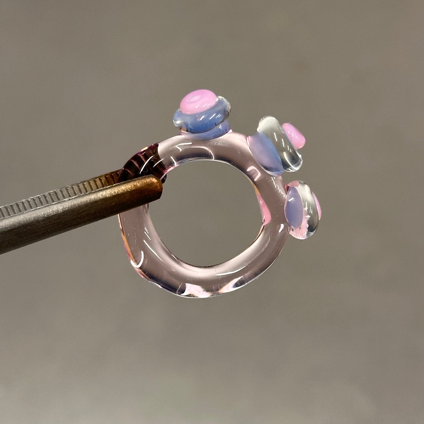 Anillo bolitas aplastadas