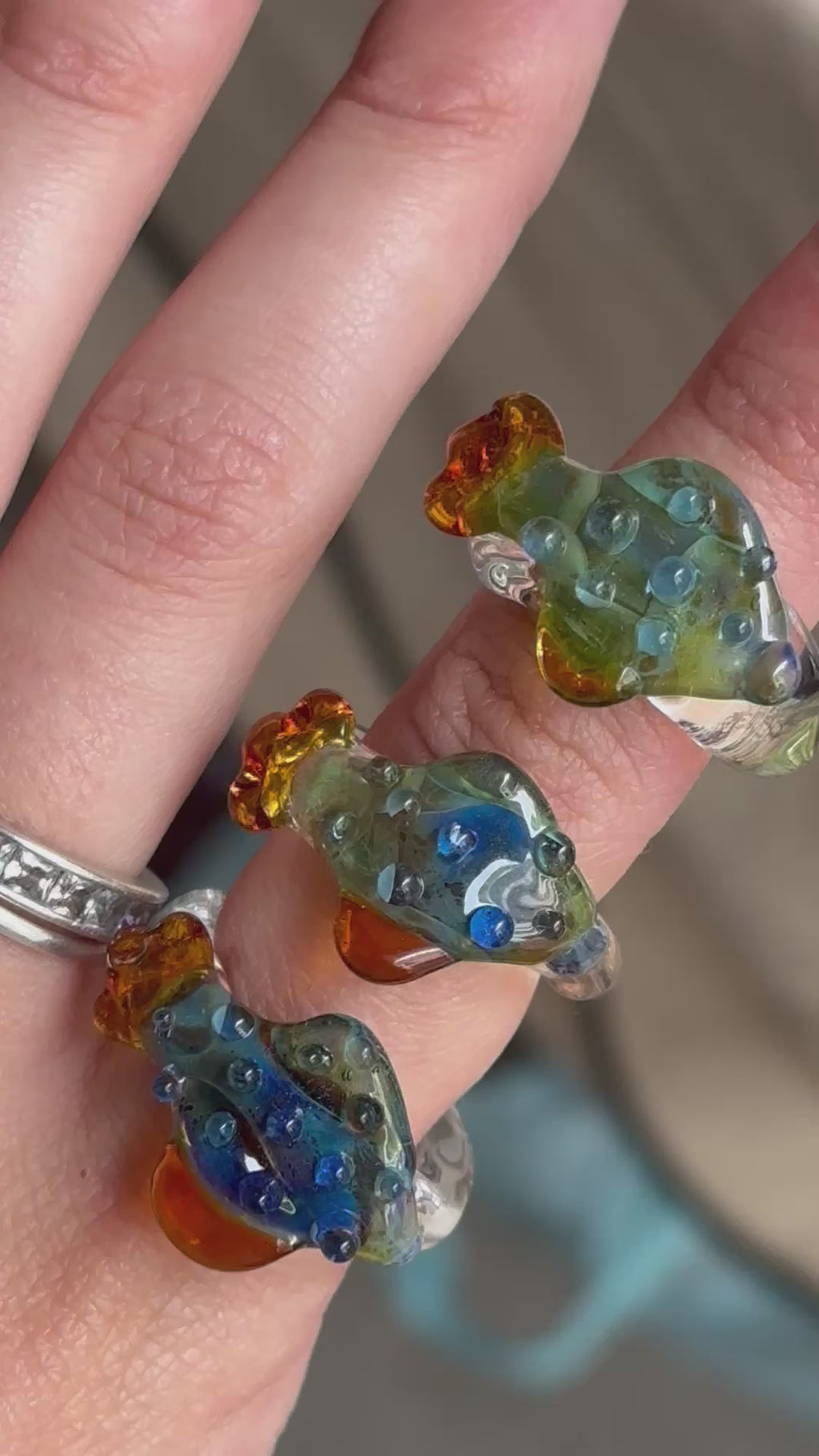 Anillo pez verde azulado